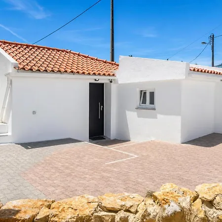 Modern With Private Patio Near Cascais & Sintra Alcabideche